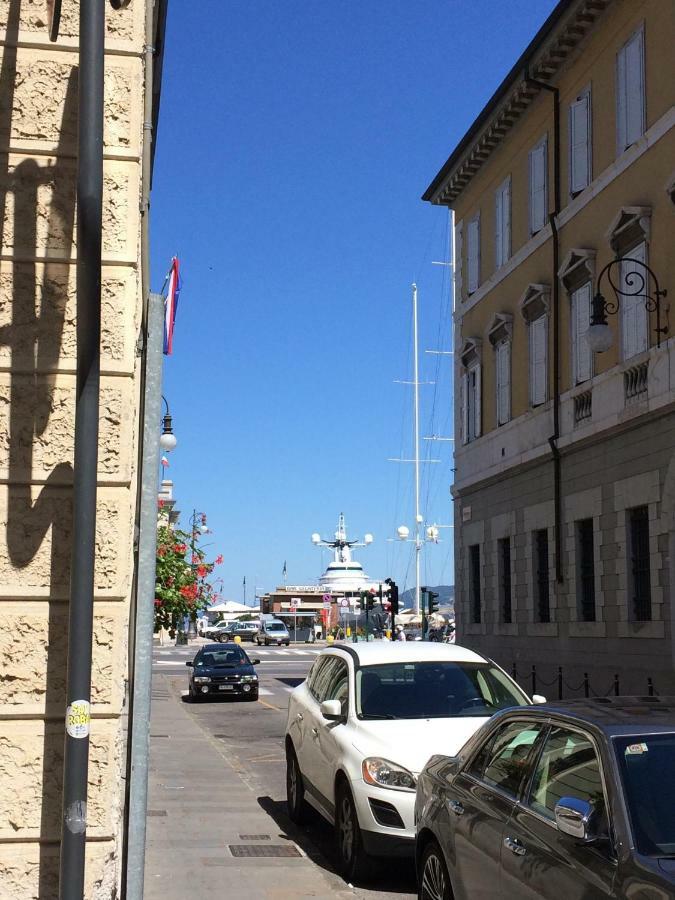 Apartamento Le Rive Del Revoltella Trieste Exterior foto